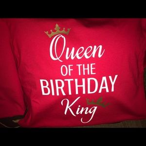 RED “QUEEN OF THE BIRTHDAY KING” T-SHIRT